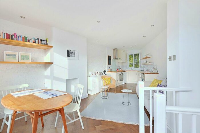 2 Bedroom End Of Terrace House To Rent In St Philip's Way, Islington, N1
