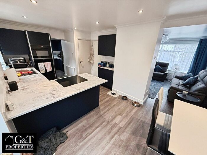 3 Bedroom Semi-detached House For Sale In Granville Drive, Kingswinford, DY6