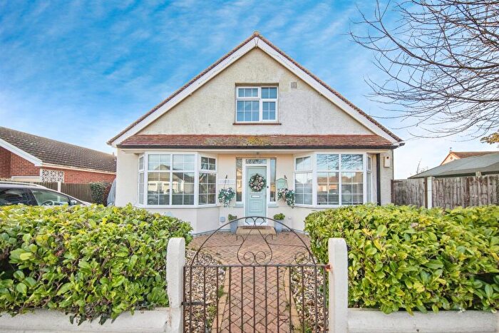 4 Bedroom Bungalow For Sale In Lyndhurst Road, Holland-On-Sea, Clacton-On-Sea, CO15