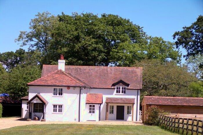 3 Bedroom Cottage To Rent In Burley Lawn, Ringwood, BH24