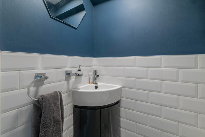 3 Bedroom Terraced House For Sale In Barnfield Place, London, E14