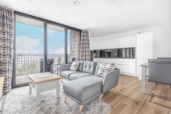 1 Bedroom Flat To Rent In Staines Upon Thames, Surrey, TW18