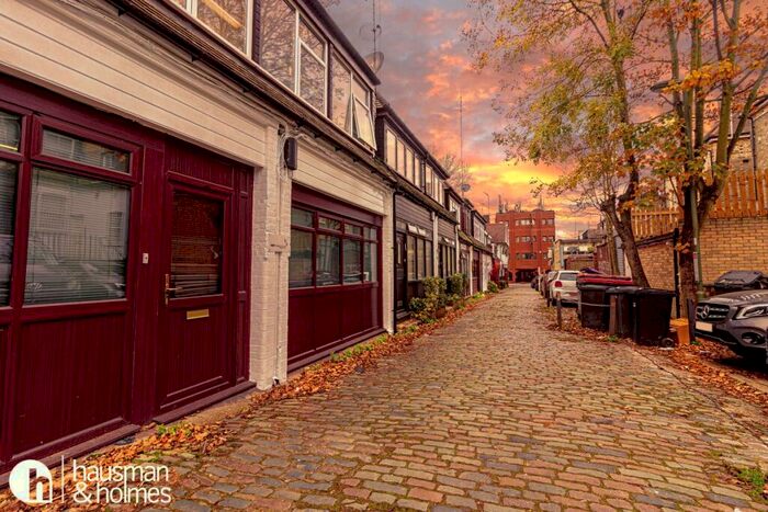 Flat To Rent In Accommodation Road, Golders Green, NW11