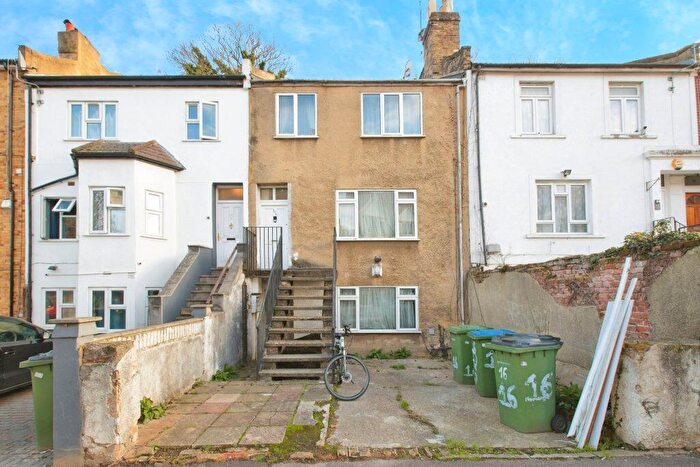 3 Bedroom Maisonette For Sale In Brookhill Road, London, SE18