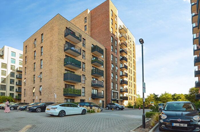 2 Bedroom Flat For Sale In Sydney Road, Watford, WD18