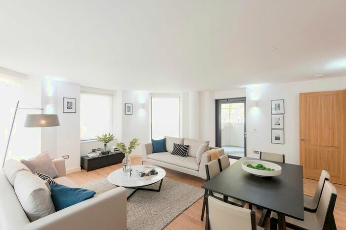 2 Bedroom Flat To Rent In High Street, Brentford, TW8