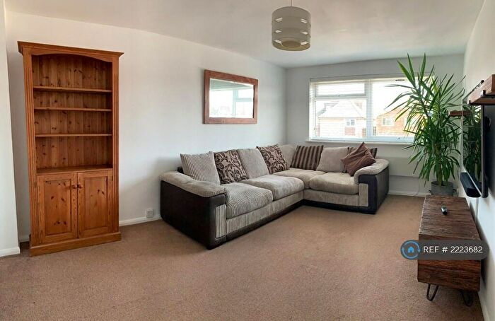 1 Bedroom Flat To Rent In Abinger Lodge, Lancing, BN15