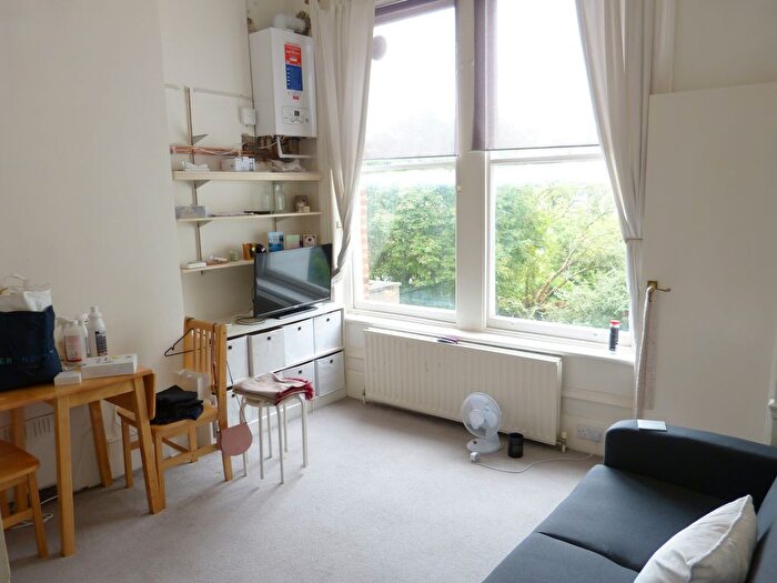 1 Bedroom Flat To Rent In Hilltop Road, London, NW6