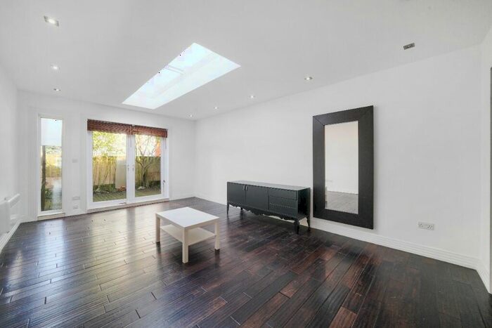 1 Bedroom Flat To Rent In Cricklewood Lane, London, NW2