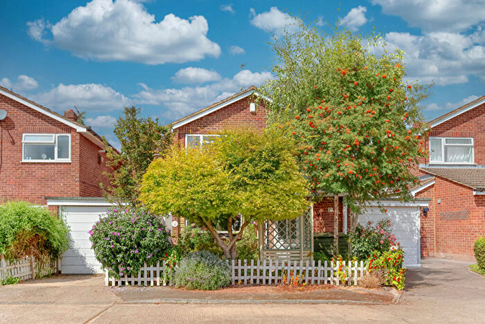 4 Bedroom Detached House For Sale In Cascadia Close, High Wycombe, HP11