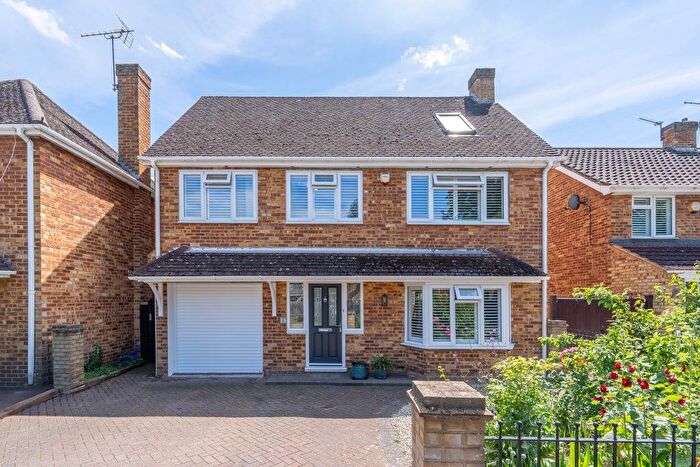 5 Bedroom Detached House For Sale In Bramwell Close, Sunbury-On-Thames, TW16