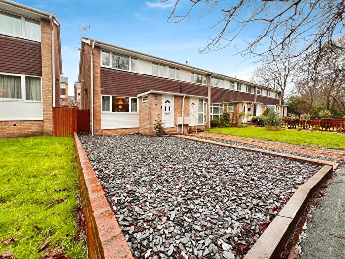 3 Bedroom End Of Terrace House For Sale In Hedgerow Drive, Southampton, SO18