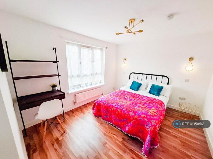 2 Bedroom Flat To Rent In Plimsoll Close, London, E14