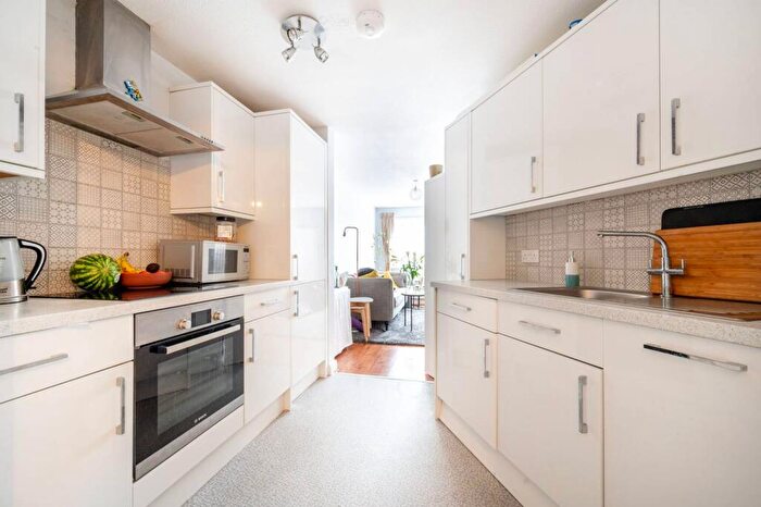 1 Bedroom Flat For Sale In Priory Court, Kingston, Kingston Upon Thames, KT1