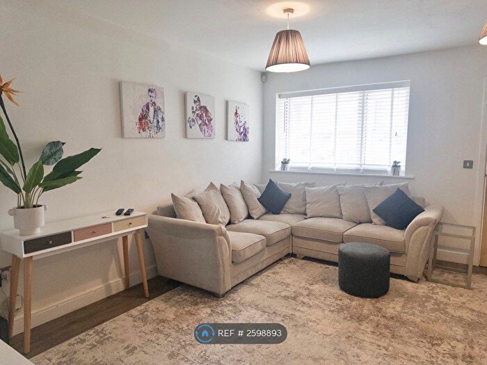 3 Bedroom Semi-Detached House To Rent In Manchester, Manchester, M11