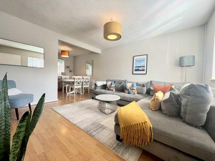 3 Bedroom Terraced House To Rent In Pinecrest Drive, Thornhill, CF14