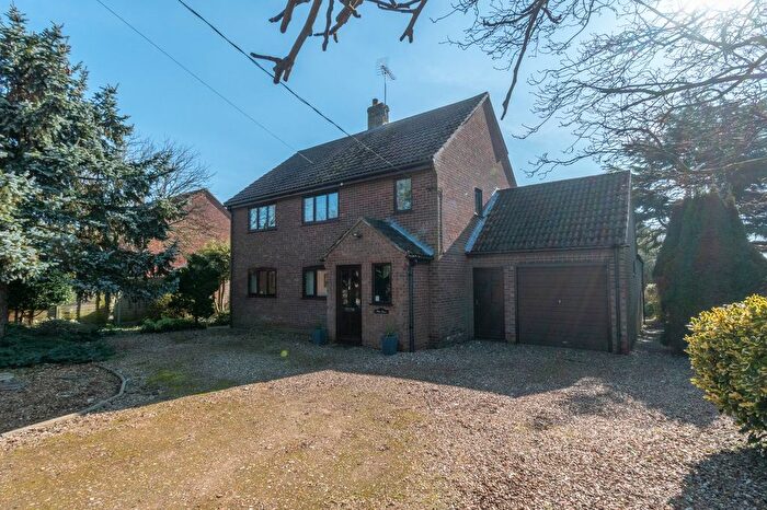 4 Bedroom Detached House For Sale In Main Road, Billingford, NR20