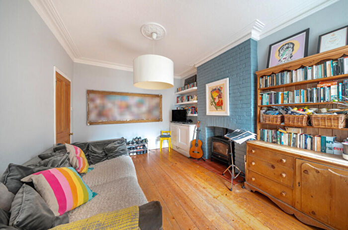 6 Bedroom Terraced House For Sale In Salisbury Road, Barnet, EN5
