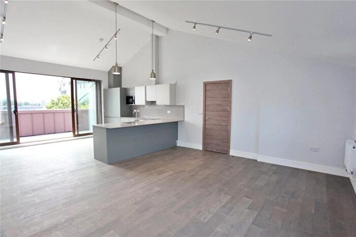 4 Bedroom Flat To Rent In Taylor Close, London, N17