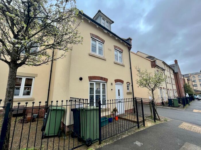 3 Bedroom End Of Terrace House To Rent In Greenaways, Ebley, GL5