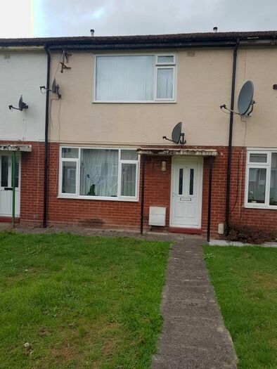 2 Bedroom Town House To Rent In Clough Walk, Crewe, Cheshire, CW2