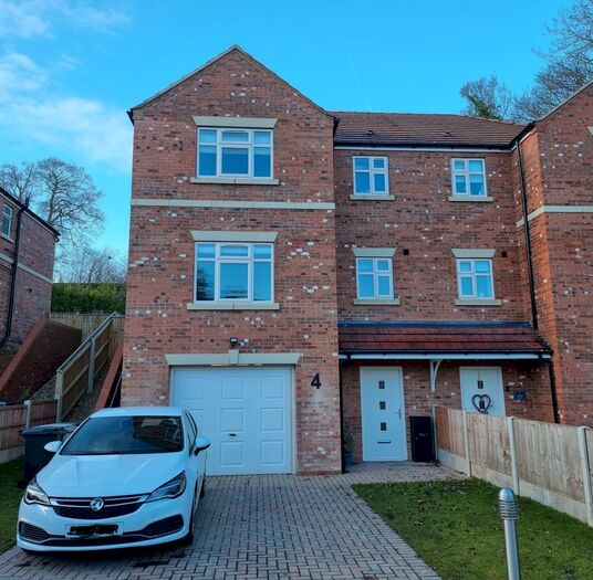 3 Bedroom Town House To Rent In Primrose Hollow, Upgate, Louth LN11