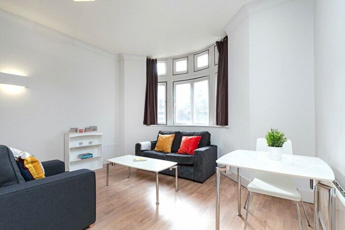 1 Bedroom Apartment To Rent In Mile End Road, Whitechapel, London, E1