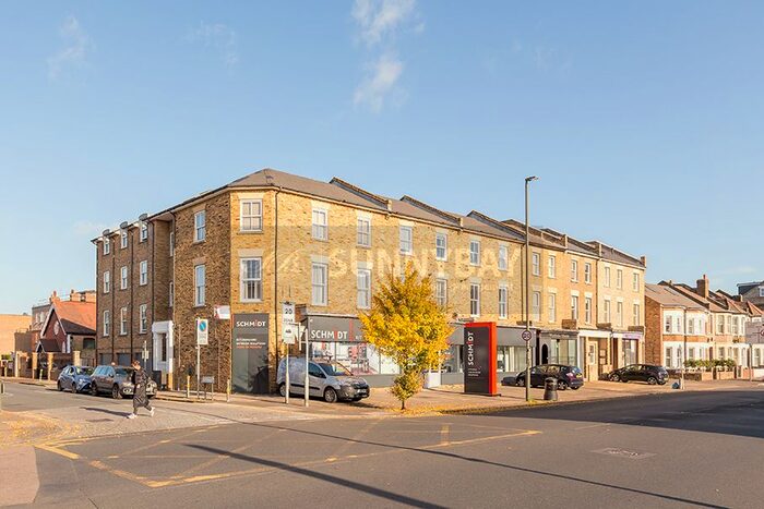 2 Bedroom Flat To Rent In Montague Road, Wimbledon SW19
