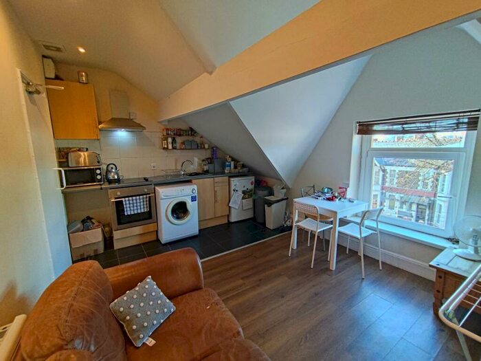 1 Bedroom Flat To Rent In Cathays Terrace, Cardiff, CF24