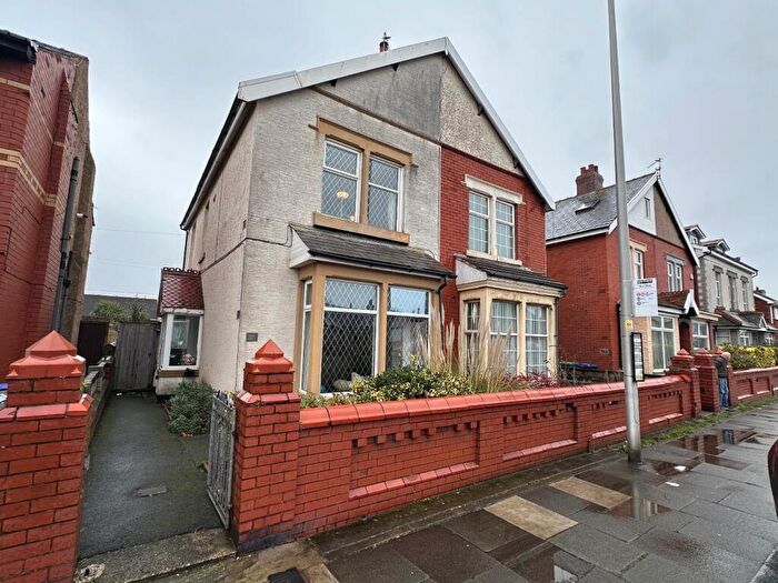 5 Bedroom Semi Detached House For Sale In St Annes Road, Blackpool, FY4