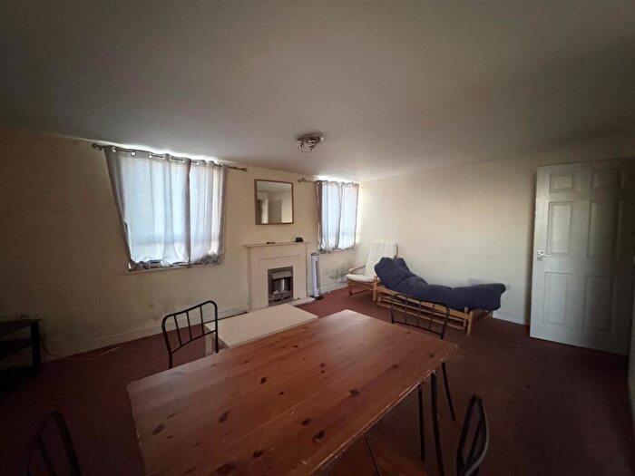 2 Bedroom Apartment For Sale In Woodborough Road, Nottingham, NG3