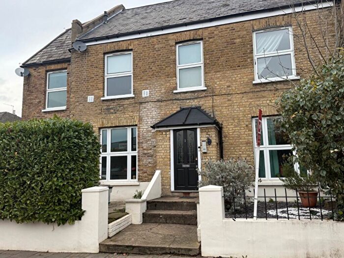 1 Bedroom Flat To Rent In Walsingham Road, London, E5