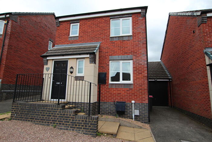 3 Bedroom Link Detached House To Rent In Bluebell Close, Hartshill, Warwickshire, CV10