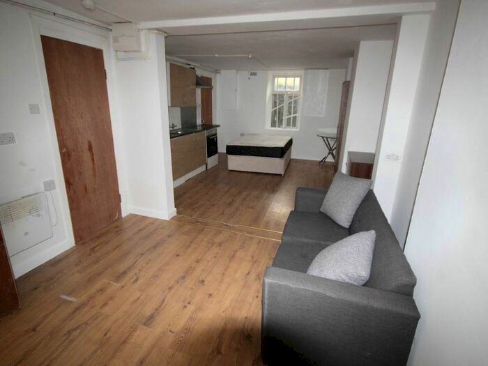 Studio To Rent In Little Horton Lane, Bradford, BD5