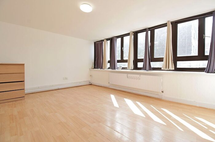 3 Bedroom Flat To Rent In Mogden Lane, Isleworth, TW7