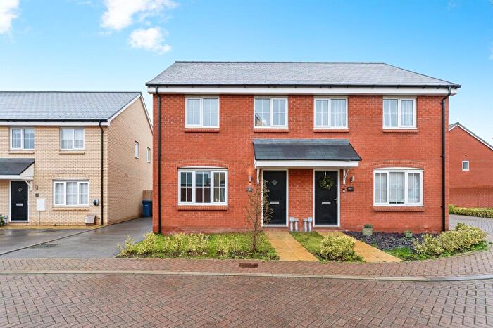 3 Bedroom Semi-Detached House For Sale In Osbourne Way, Bury St. Edmunds, IP32