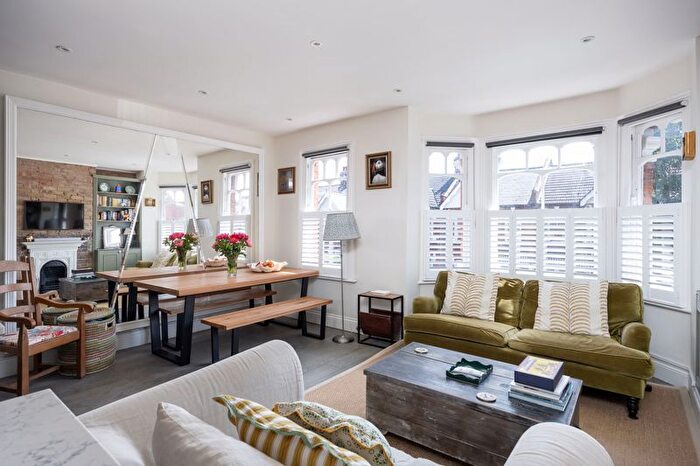 3 Bedroom Maisonette For Sale In Valetta Road, London, W3