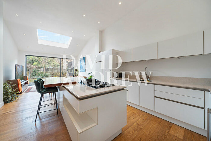 3 Bedroom Flat To Rent In Gloucester Drive, N4