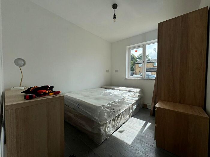 1 Bedroom Studio To Rent In Pickett Avenue, Headington, Oxford, Oxfordshire, OX3