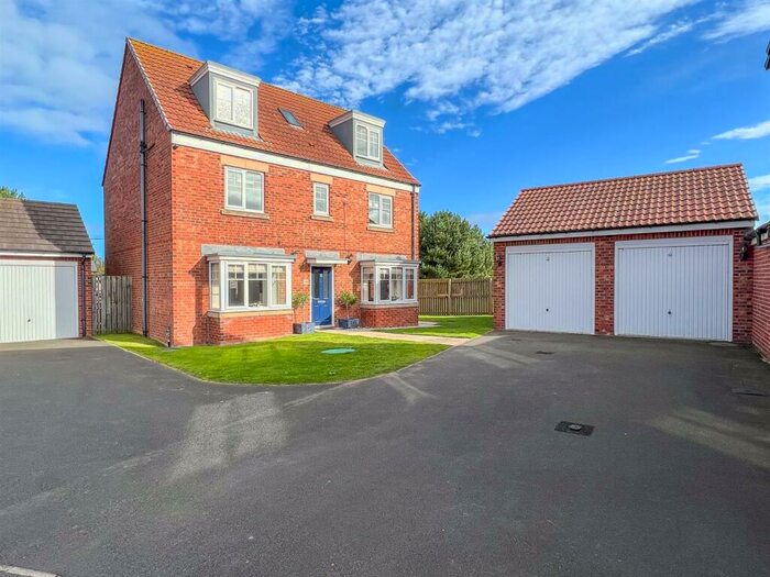 6 Bedroom Detached House For Sale In Castle Court, Seahouses, NE68