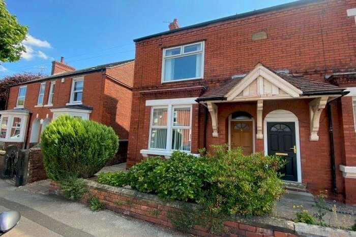 2 Bedroom Semi-Detached House To Rent In Hampton Street, Chesterfield, S41