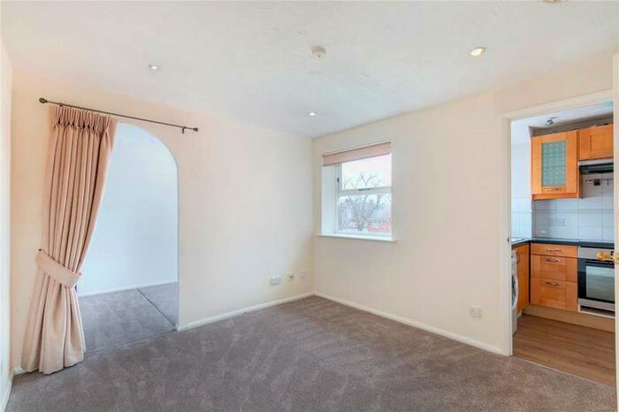 Flat To Rent In Massingberd Way, London, SW17