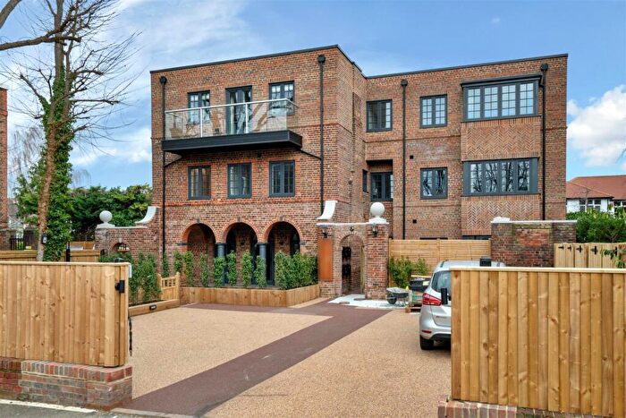 1 Bedroom Apartment To Rent In St Andrews Square, Surbiton, KT6