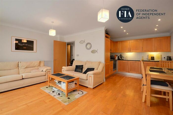 1 Bedroom Flat To Rent In Ferry Lane, Brentford, TW8