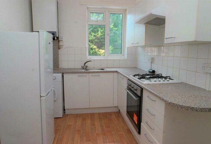 2 Bedroom Flat To Rent In Station Road, Sidcup, Kent, DA15