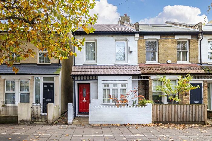 2 Bedroom Property To Rent In Chertsey Road, St Margarets, Twickenham, TW1