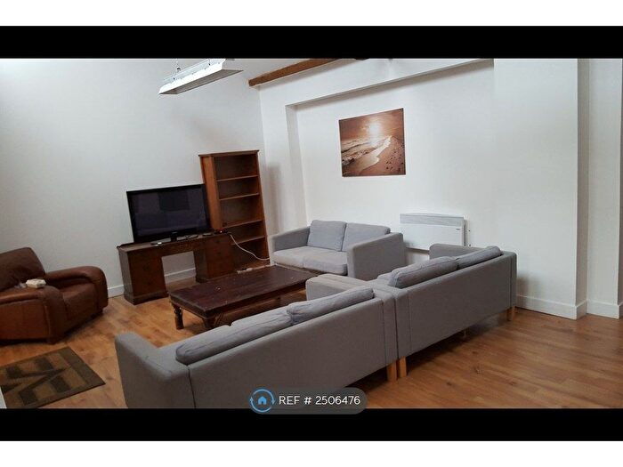 3 Bedroom Flat To Rent In Otley Rd, Bradford, BD3