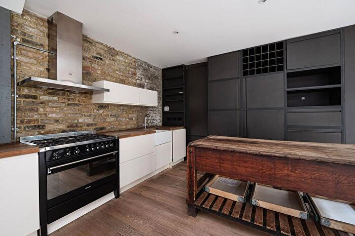 1 Bedroom Maisonette To Rent In Providence Yard, Bethnal Green, London, E2