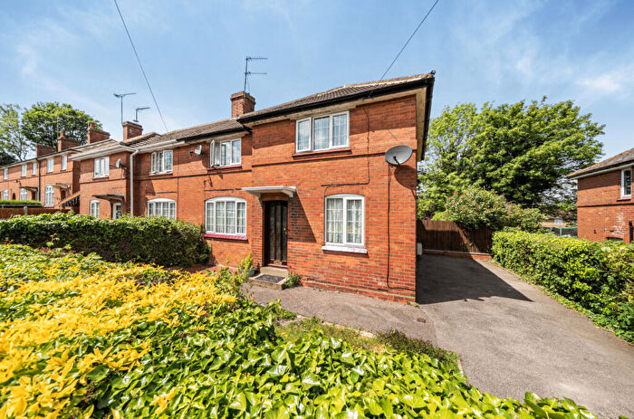 3 Bedroom Semi-Detached House For Sale In Periwinkle Lane, Dunstable, Bedfordshire, LU6
