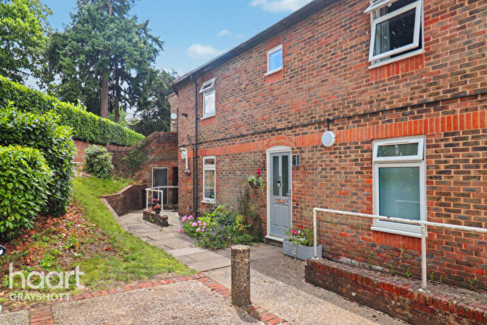 1 Bedroom Apartment For Sale In George Denyer Close, Haslemere, GU27